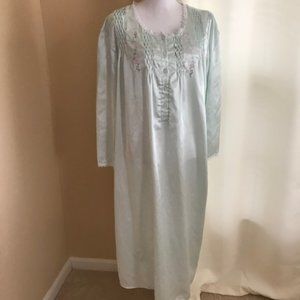 VINTAGE SANTE CLASSICS SATIN NIGHTGOWN